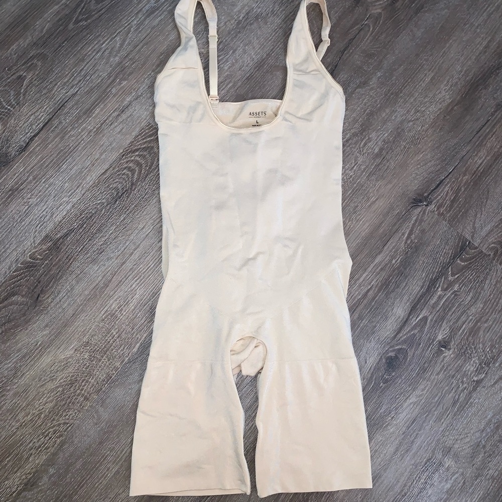 Assets by SPANX Womens remarkable results all-in-one body slimmer